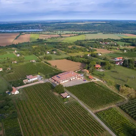 Ebner Pince - Panzio * Turbékpuszta